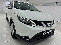 Nissan Qashqai 1.2 DIG-T CVT Revcam 2015 Rear Entertainment White